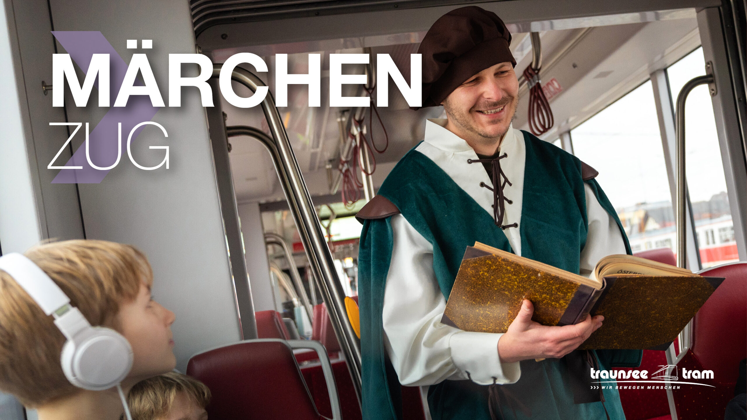 Märchenzug Märchenerzähler in der Traunseetram